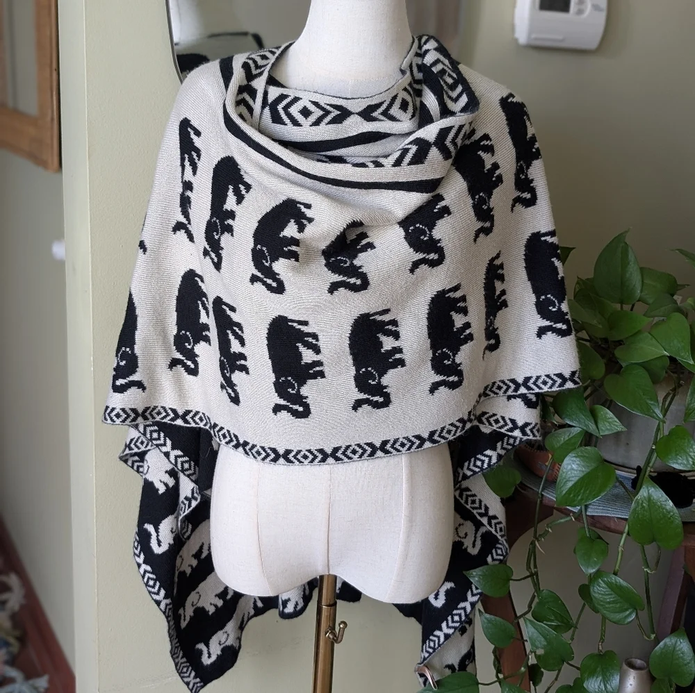Black & Cream Elephant Pattern Boho Aztec Reversible Knit Sweater Wrap - Picture 9 of 16